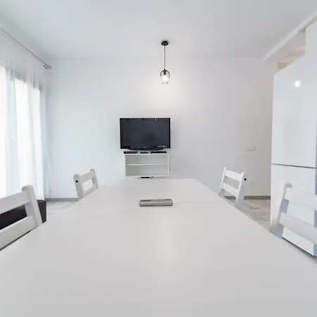 Awesome With Balcony, Near The Beach *
