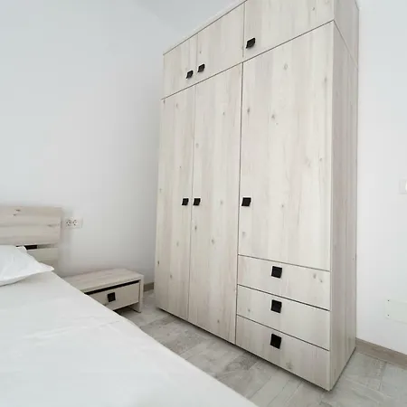 Awesome With Balcony, Near The Beach Apartament